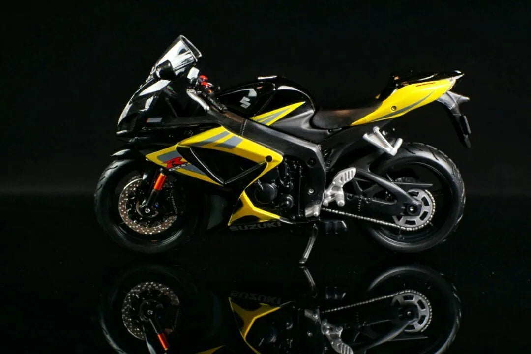 Black and white square acrylic reflection boards for tabletop product photography in three sizes.
