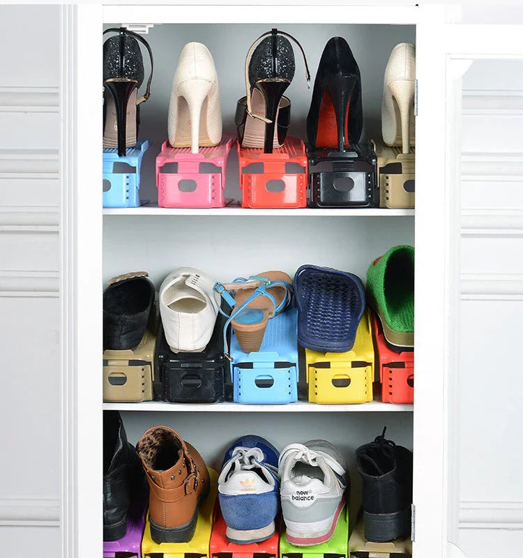 Adjustable double shoe rack made of durable polypropylene with customizable height to organize your shoe collection