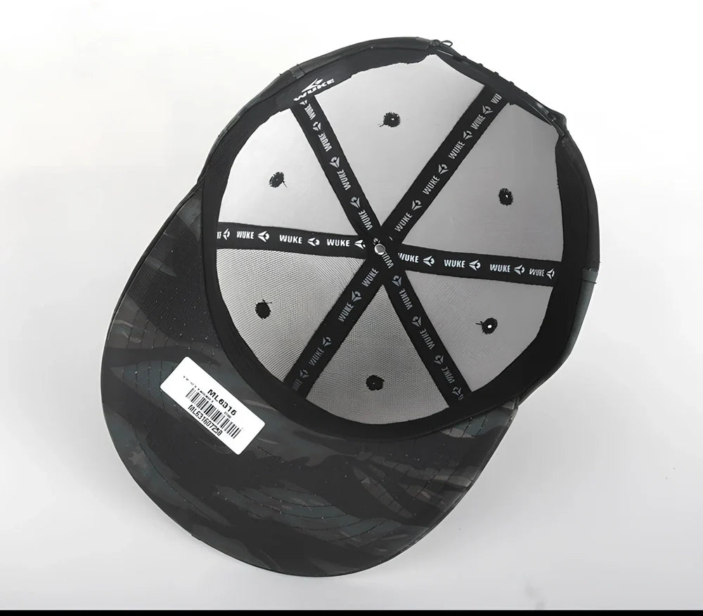 Adjustable black baseball cap in camouflage cotton, 55-61cm fit, 12cm height, 7cm brim, 0.1kg weight for outdoor use