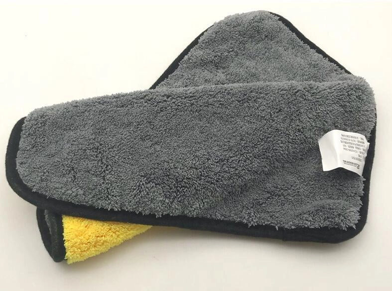 Two-colour double-sided car cleaning towel for scratch-free wash