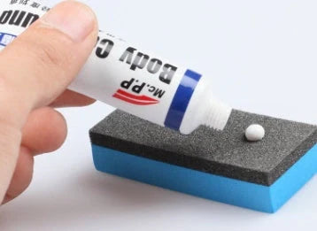 Car scratch remover kit with slop wax for light scratches, includes abrasives and sponge