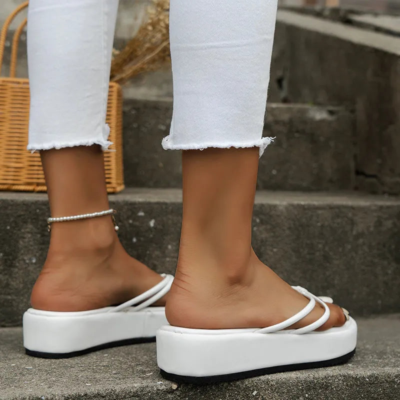Thick sole flip-flops in herringbone pattern, available in six colours on a white background.