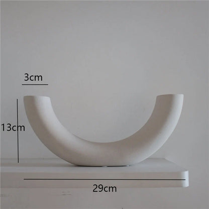 Minimalist ceramic vase set for modern home decoration, perfect for dry flower arrangements.