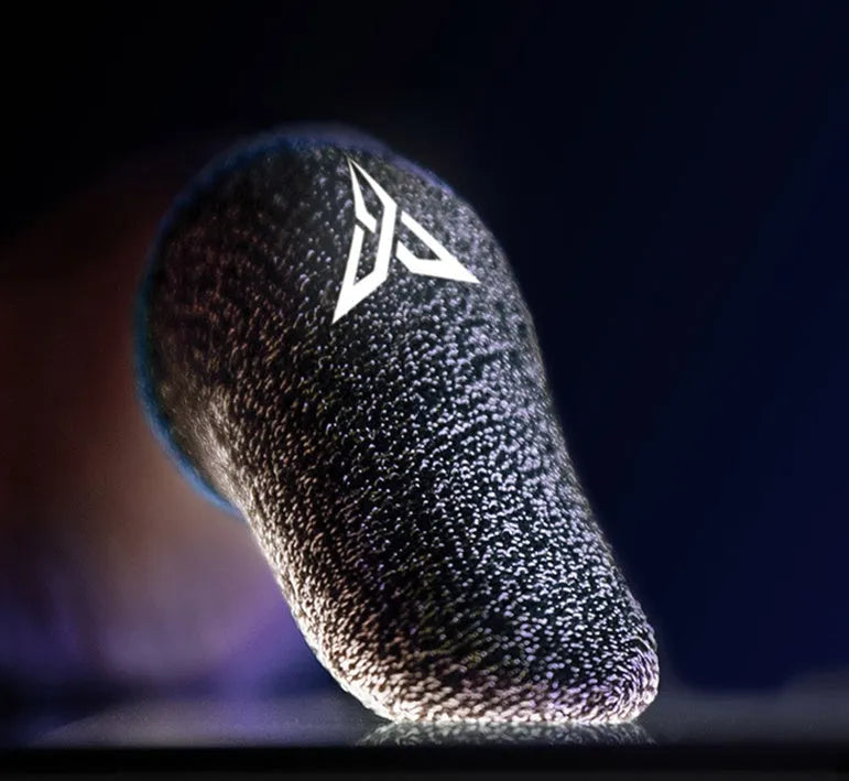 Green gaming thumb sleeve made from silver fibre yarn with a reflective 3M logo strip.