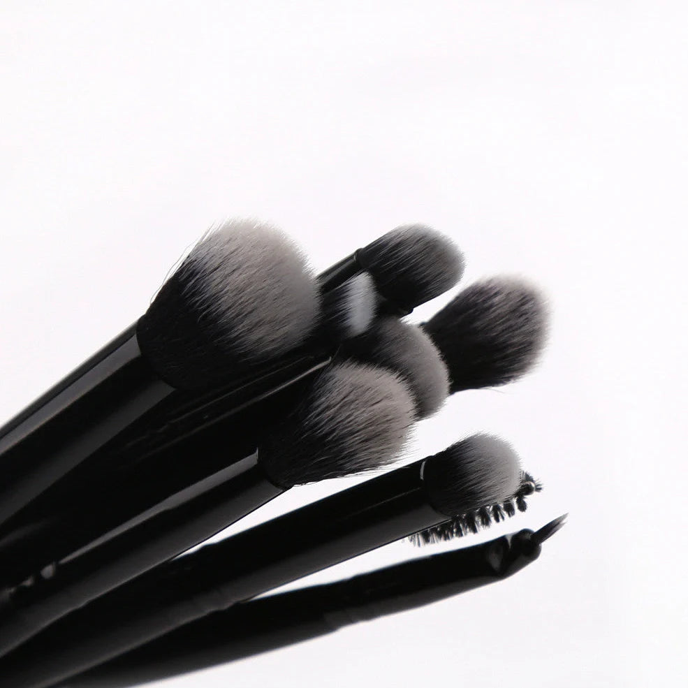 ZOREYA15 15-piece black makeup brush set with synthetic bristles and wooden handles