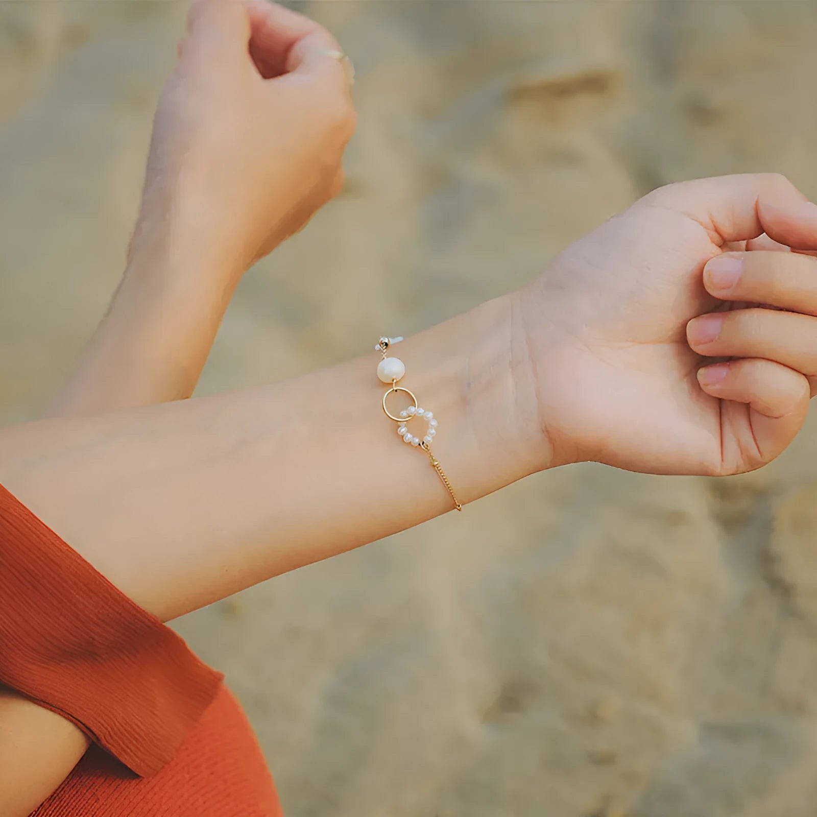 Women's natural pearl bracelet with gold-plated metal setting.