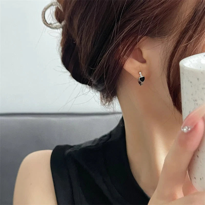 Black and red love heart earrings for women, alloy summer ear clips with geometric design