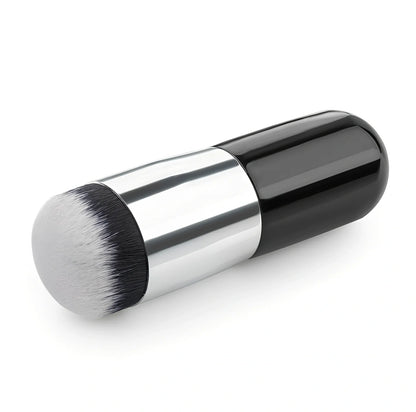 Chubby pier makeup brush in black silver with 2cm rayon bristles and 11cm wooden handle for foundation