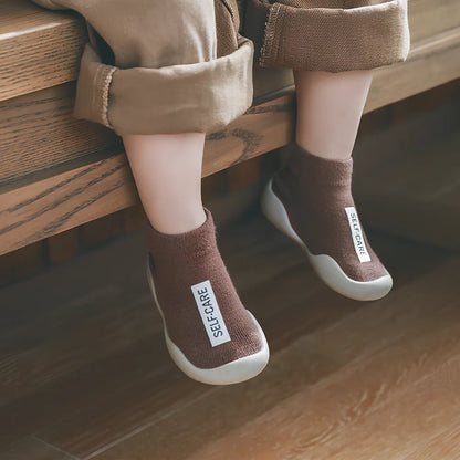 Breathable combed cotton toddler floor socks in black bow tie pattern, size M for 12.5-13.5cm feet, mesh for sweat absorption