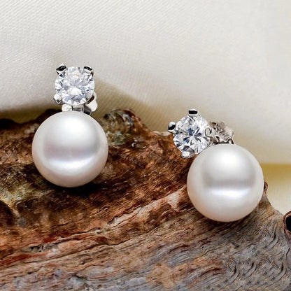 Round pearl stud earrings in silver with 8-9mm pearls, elegant and timeless