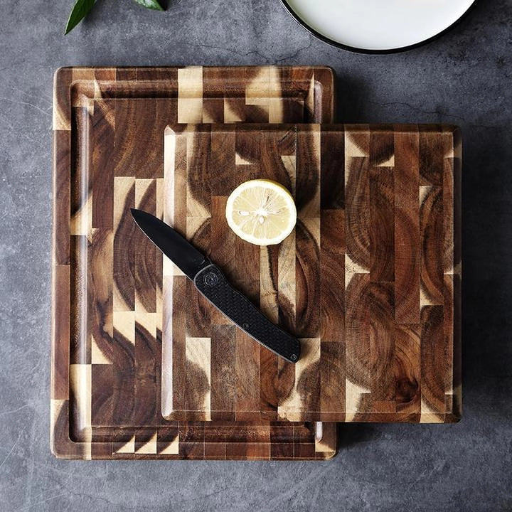 Solid wood cutting board in imported acacia for kitchen use