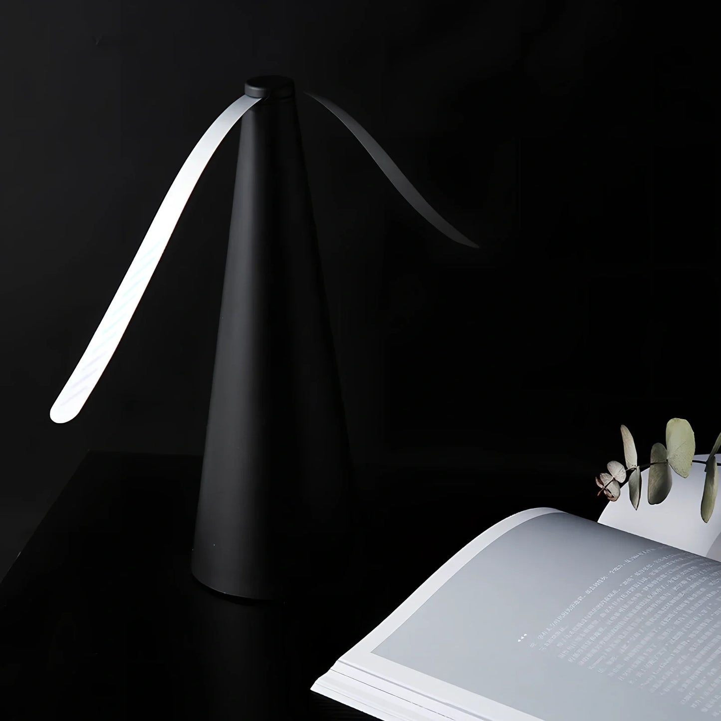 Compact USB fly repellent fan with ABS housing for tabletop insect protection