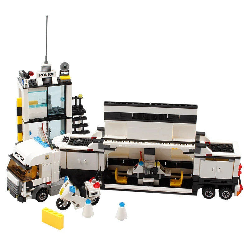 Classic Police Station Model Building Blocks set with 551 pieces and 5 dolls
