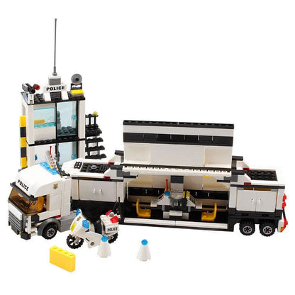 Classic Police Station Model Building Blocks set with 551 pieces and 5 dolls