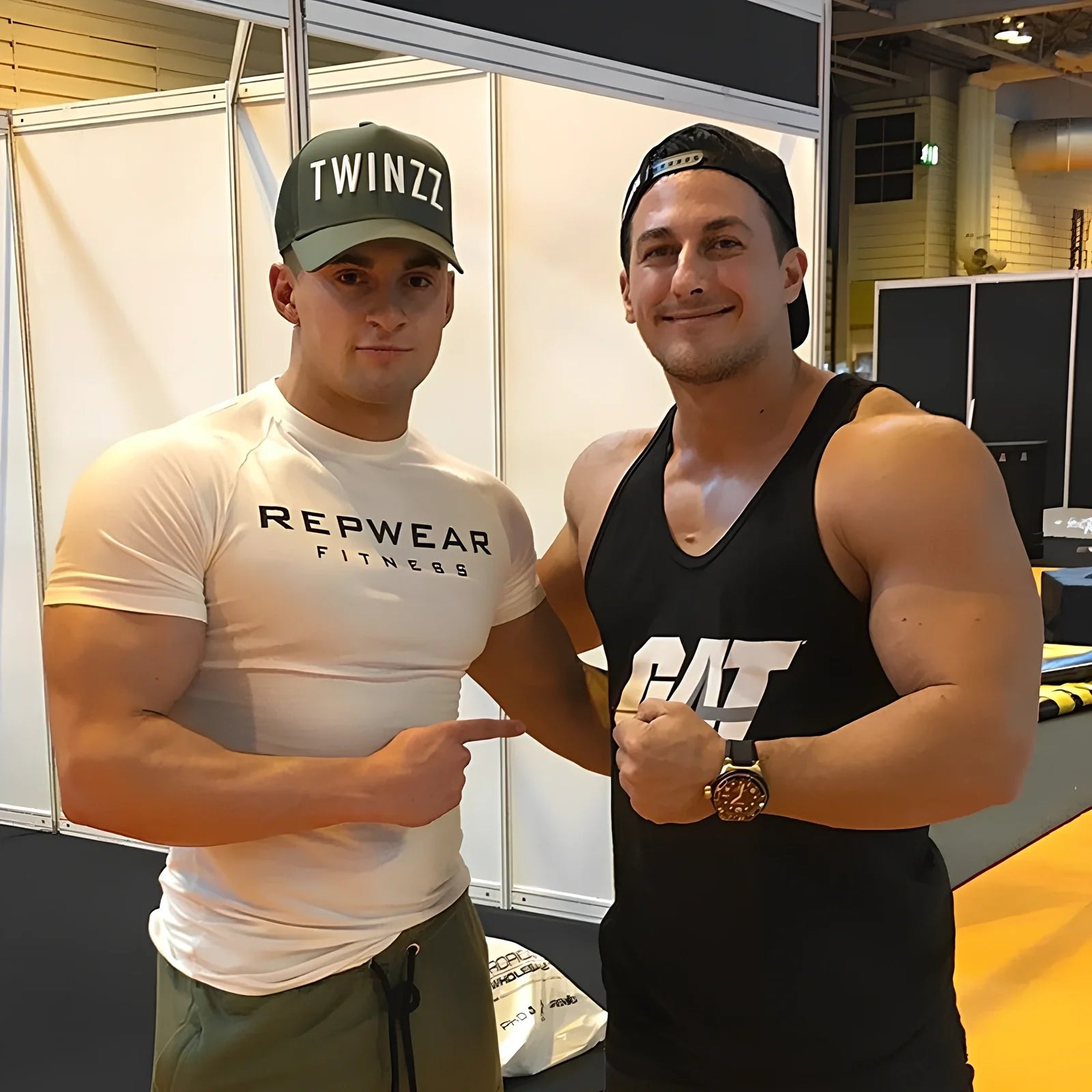 Slim-fit quick-drying stretch short-sleeve t-shirt in black with embossed letter prints, round neck, sizes M-XXL