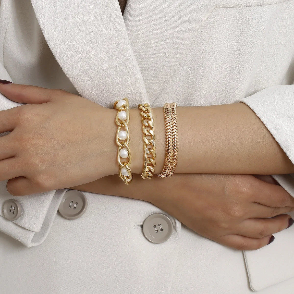 Creative Chain Inlaid Pearl Bracelet in gold, featuring imitation pearls and a modern chain design