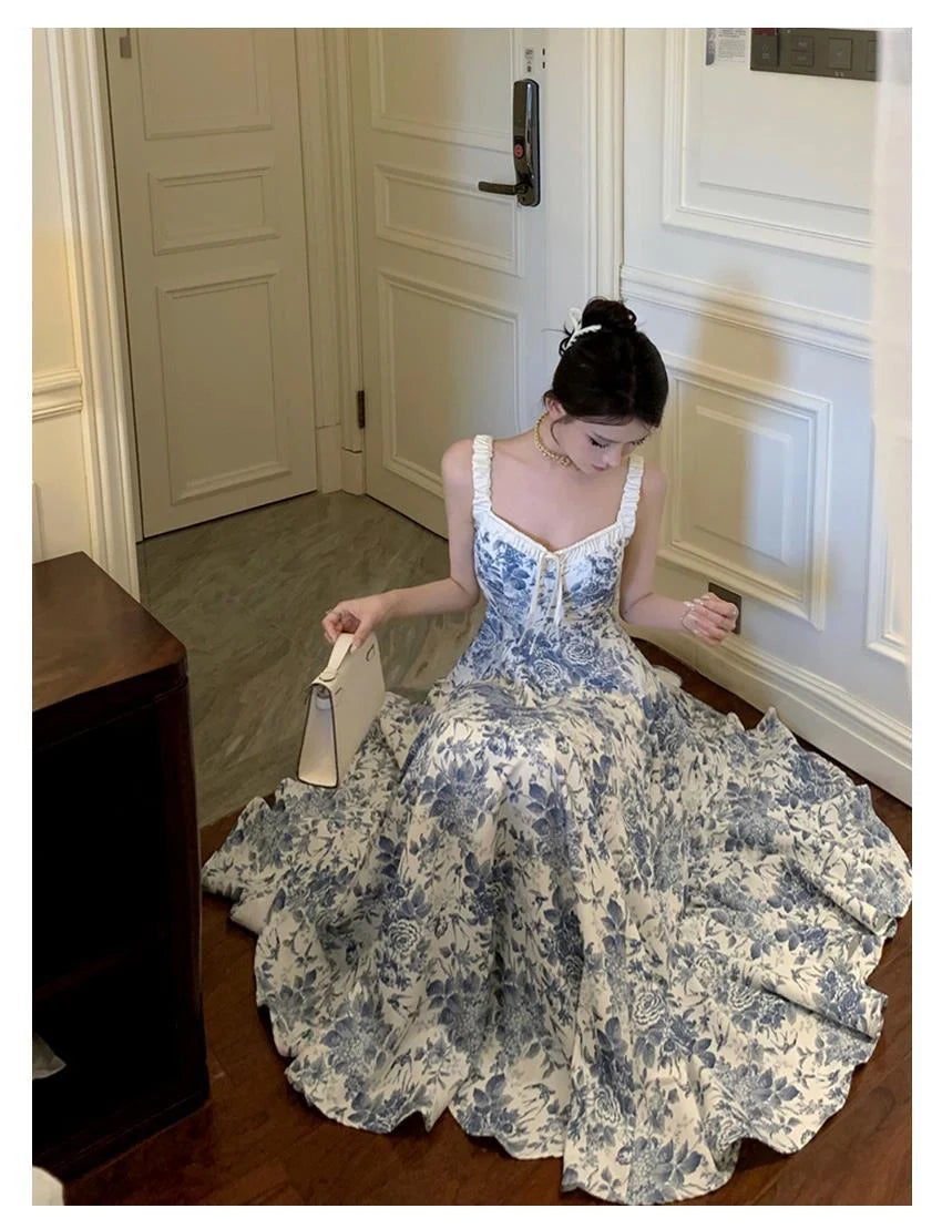 Retro women's floral strap dress in navy blue with high waist and A-line skirt