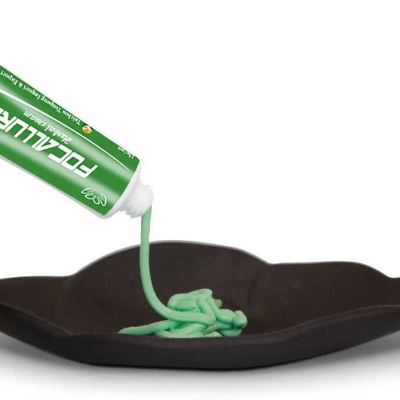 Cream ointment for eczema containing rhubarb, turmeric, and 16 additional natural ingredients