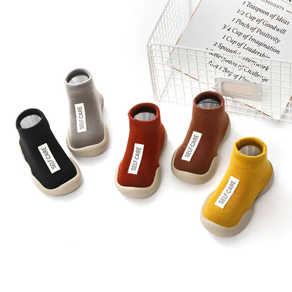 Breathable combed cotton toddler floor socks in black bow tie pattern, size M for 12.5-13.5cm feet, mesh for sweat absorption