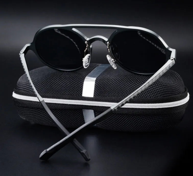 Men's polarised vintage round sunglasses with aluminium magnesium frame and UV400 protection in black with grey lens