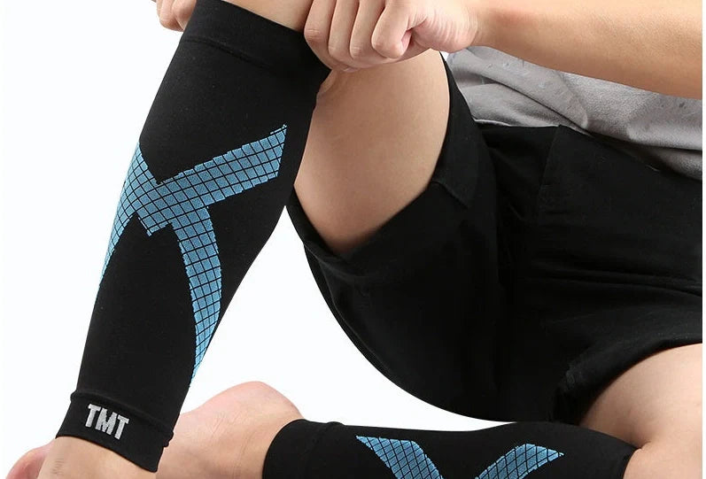 Wristband compression socks with graduated 20-30mmHg pressure for marathon running and athletic performance