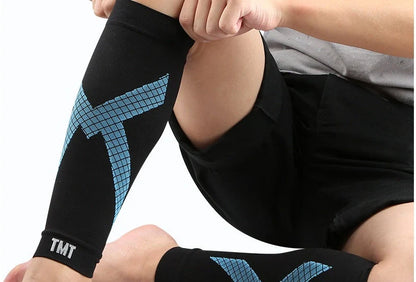 Wristband compression socks with graduated 20-30mmHg pressure for marathon running and athletic performance
