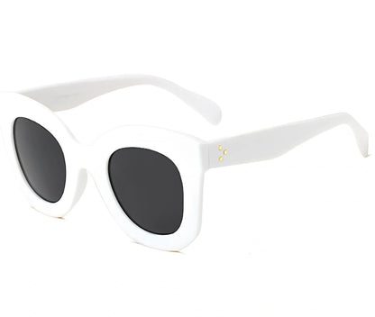 Women's vintage cat eye sunglasses with gradient lenses and polycarbonate frame