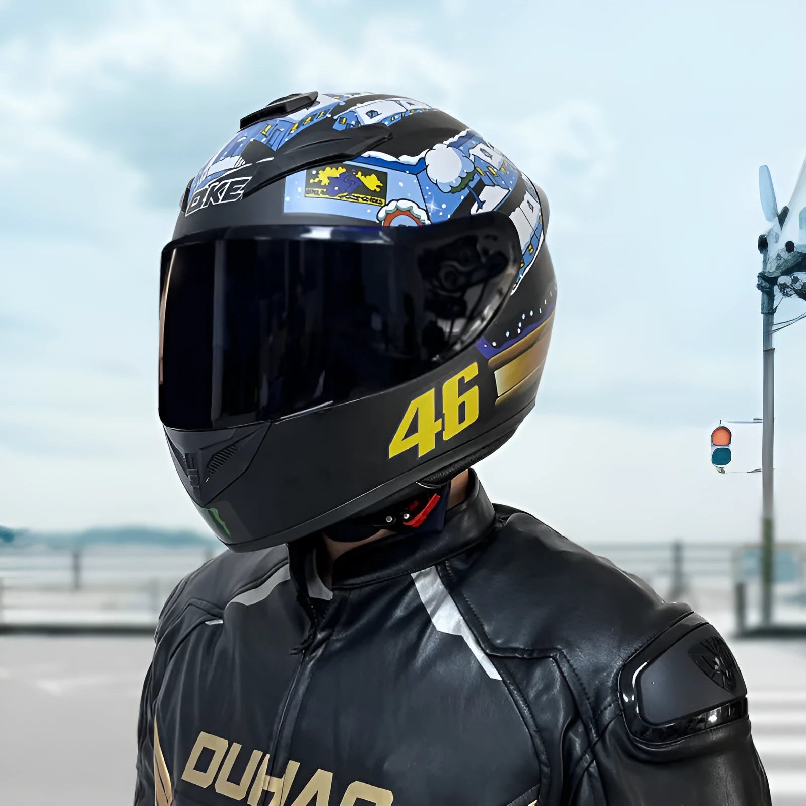 Motorcycle helmet in Dragon colour with ABS construction for commuting safety