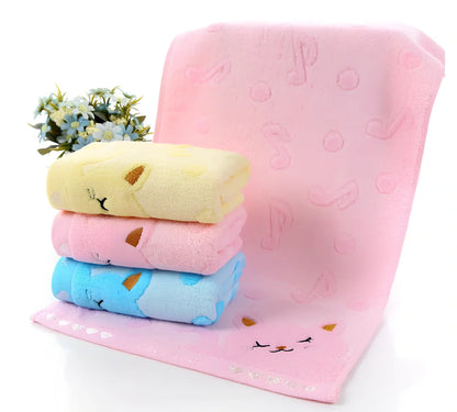 Bamboo fiber kitten face bath towel 25x50cm in blue with playful print