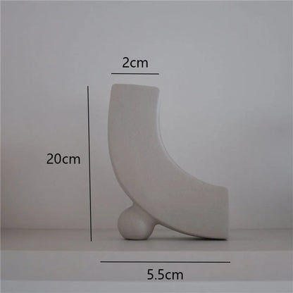 Minimalist ceramic vase set for modern home decoration, perfect for dry flower arrangements.