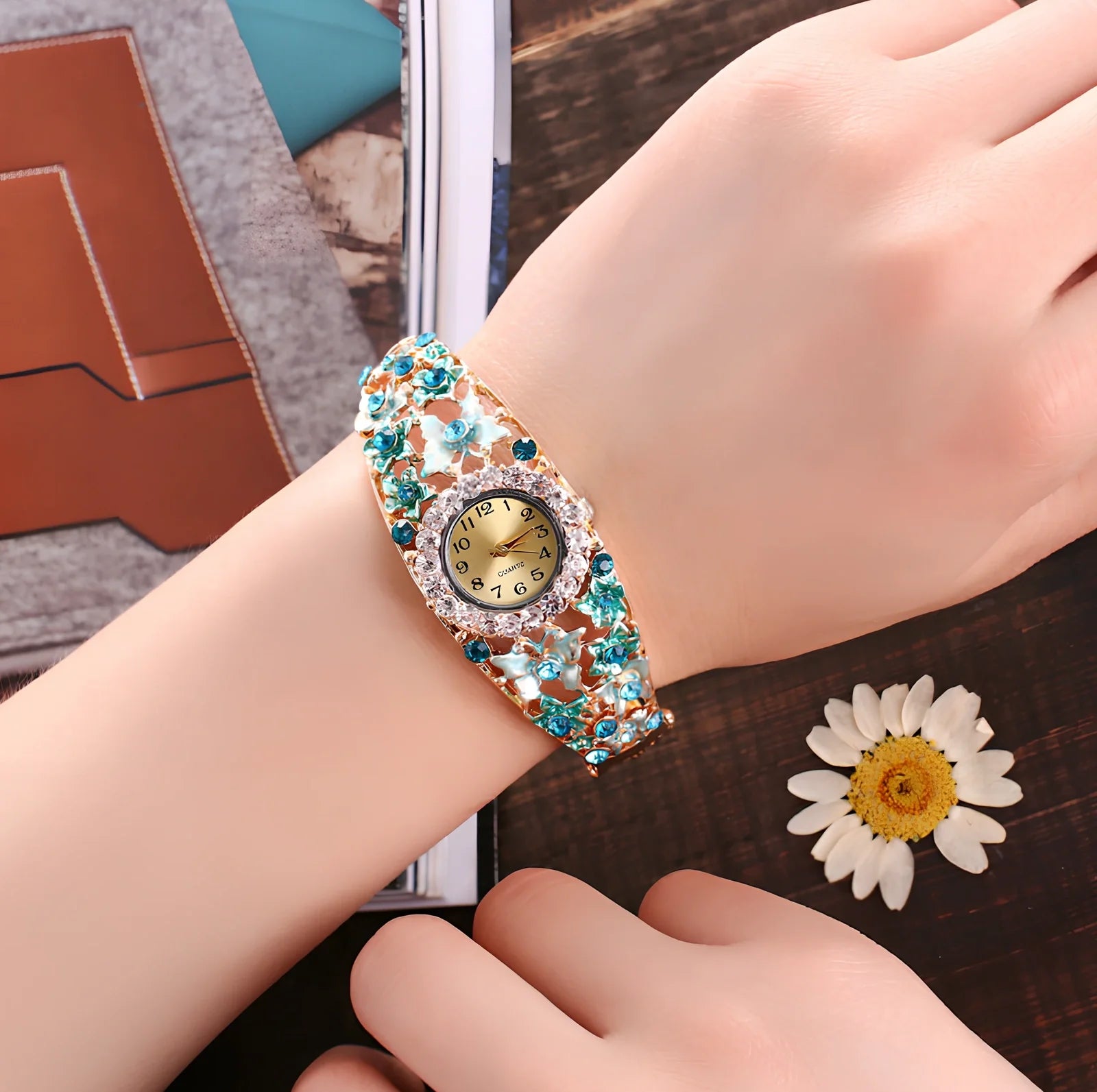 Small round flower diamond ladies bracelet watch, 20mm diameter, 10mm thick, alloy strap in gold colour with mineral glass mirror