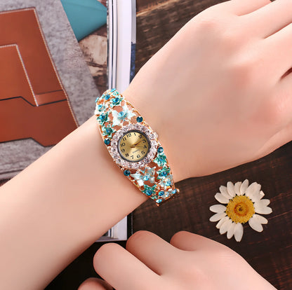 Small round flower diamond ladies bracelet watch, 20mm diameter, 10mm thick, alloy strap in gold colour with mineral glass mirror