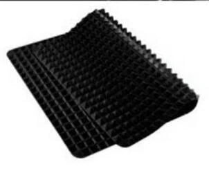 Red silicone pyramid cooking mat with grid for oven and BBQ, 39.5x27.5x1cm