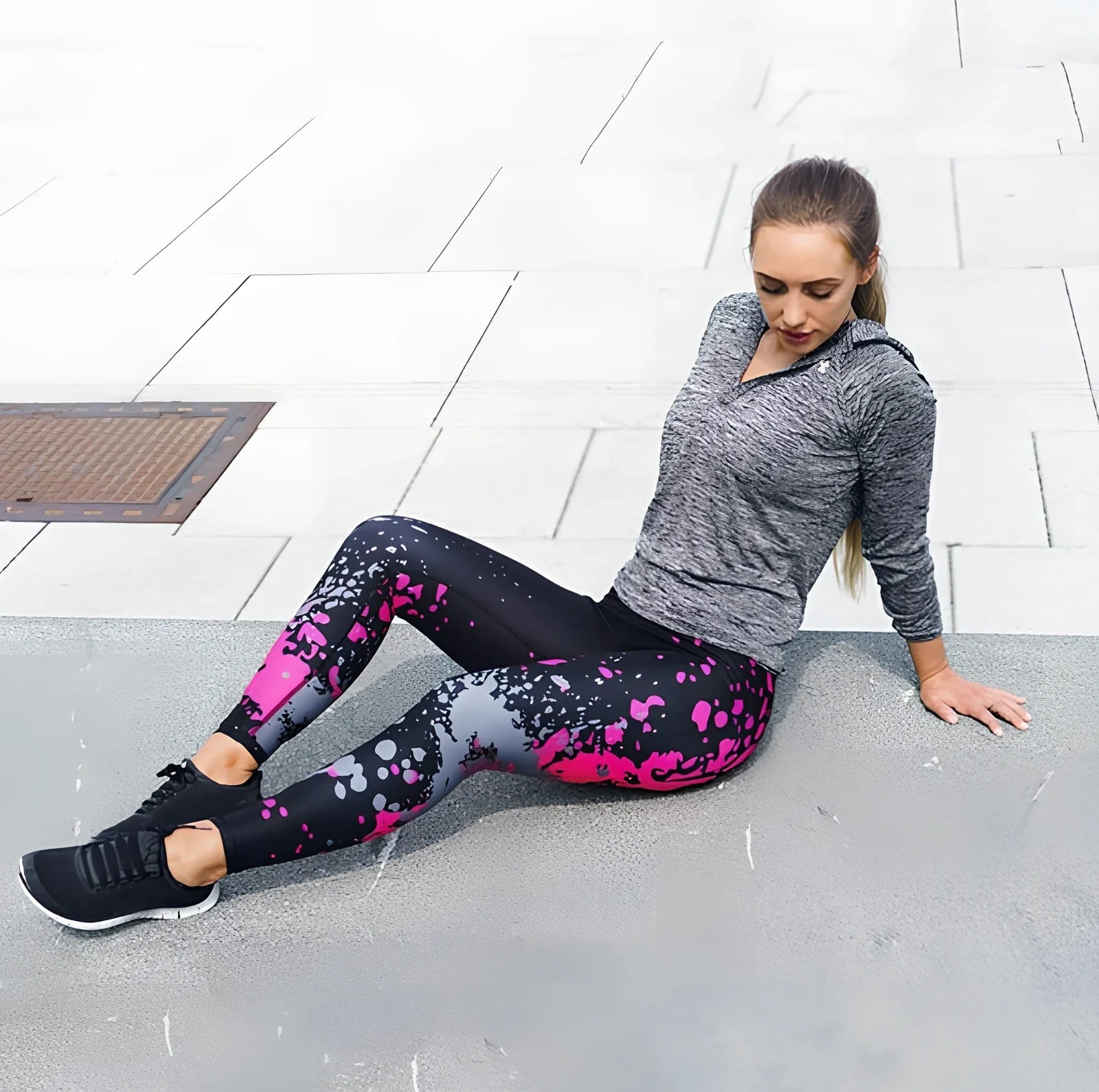 Women's breathable printed leggings in gray digital pattern, 88% polyester 12% elastane, size L with 70cm waist and 91cm length