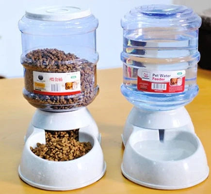 Automatic pet feeder and water dispenser for cats and dogs with large capacity