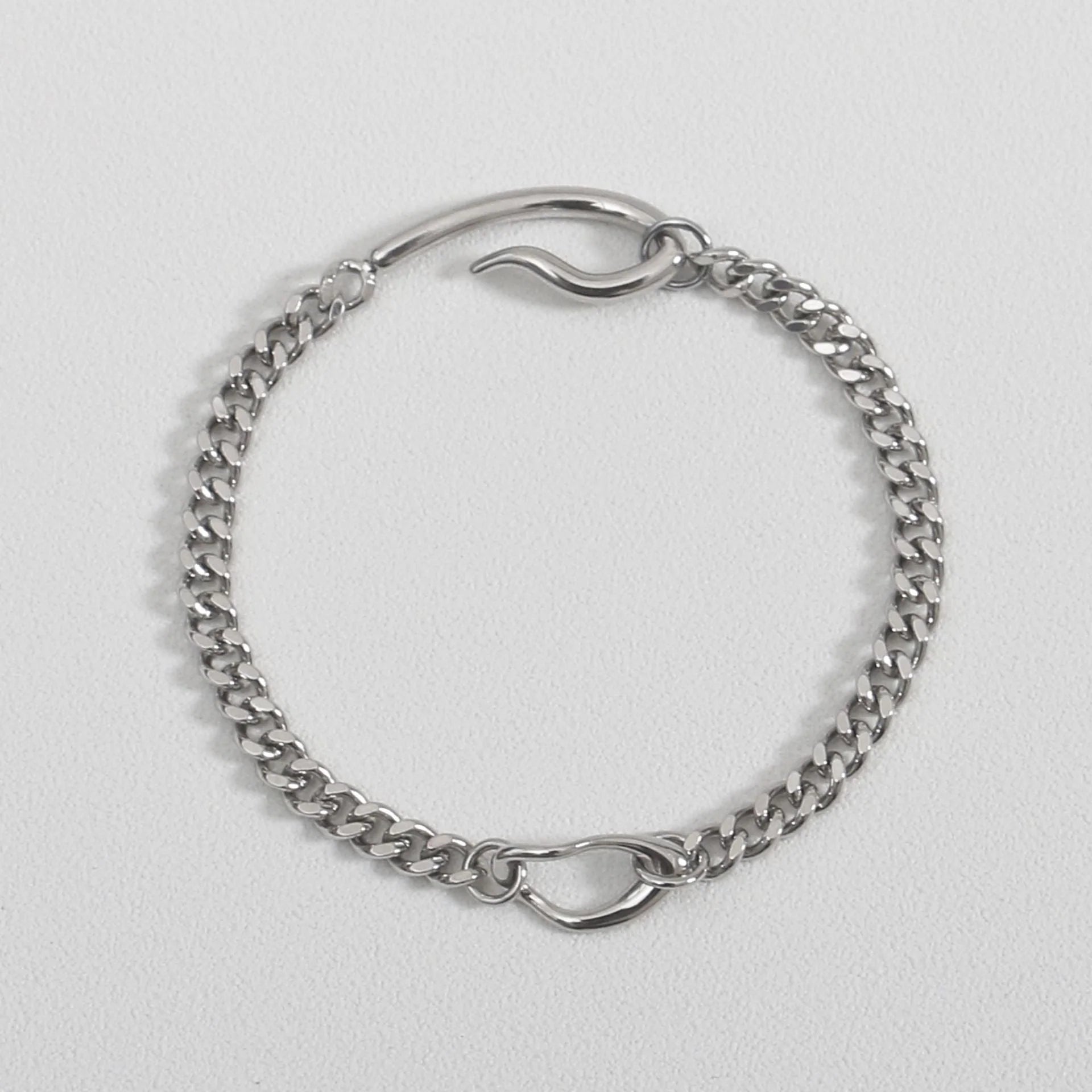 Women's geometric gold-plated copper bracelet with minimalist design