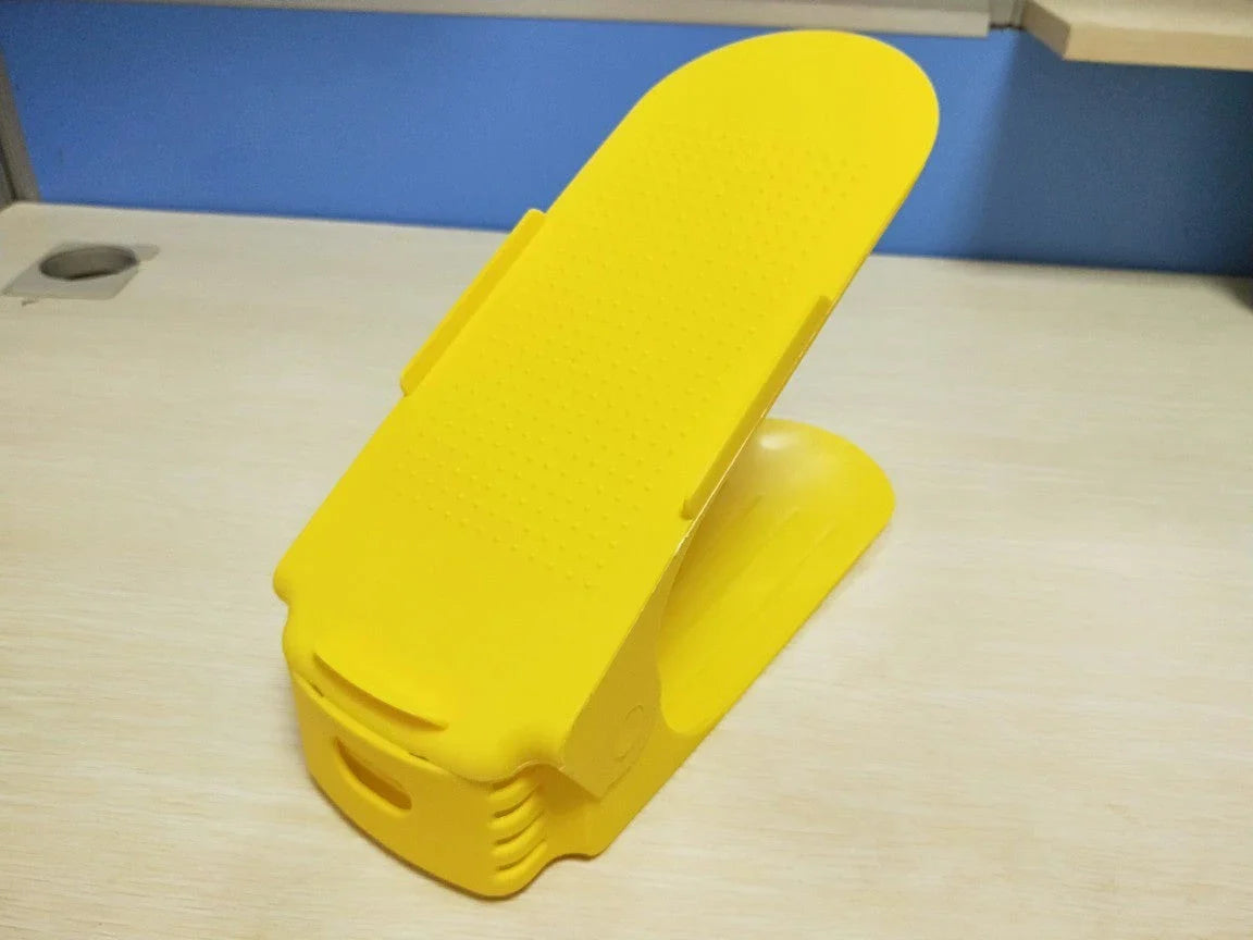 Adjustable double shoe rack made of durable polypropylene with customizable height to organize your shoe collection