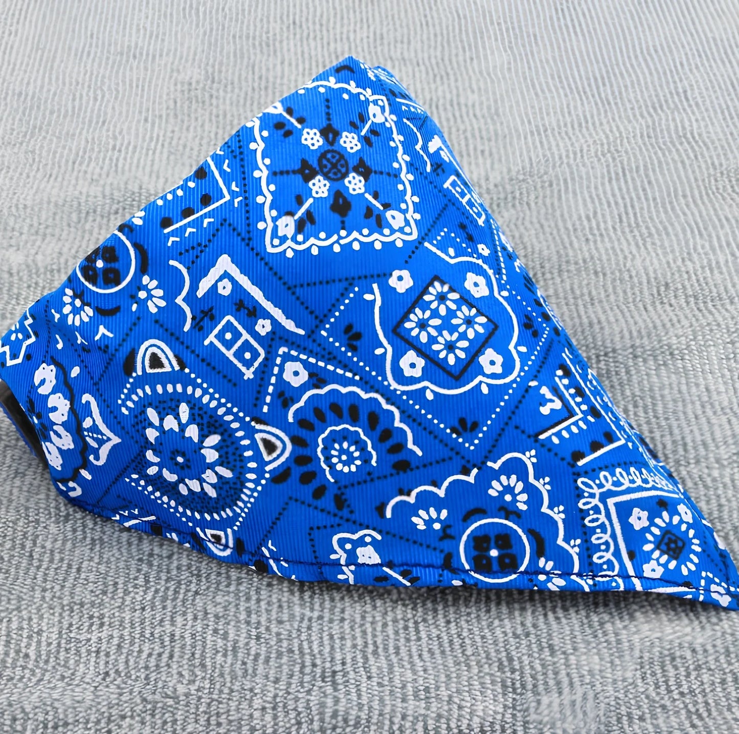 Adjustable twill cotton neckerchief for dogs and cats in XS S M sizes with buckle, red black blue colours