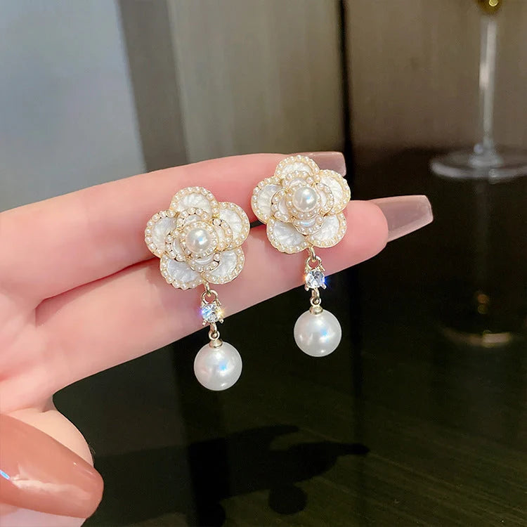 Women's Fashion Temperament Pearl Vintage Earrings in various colours