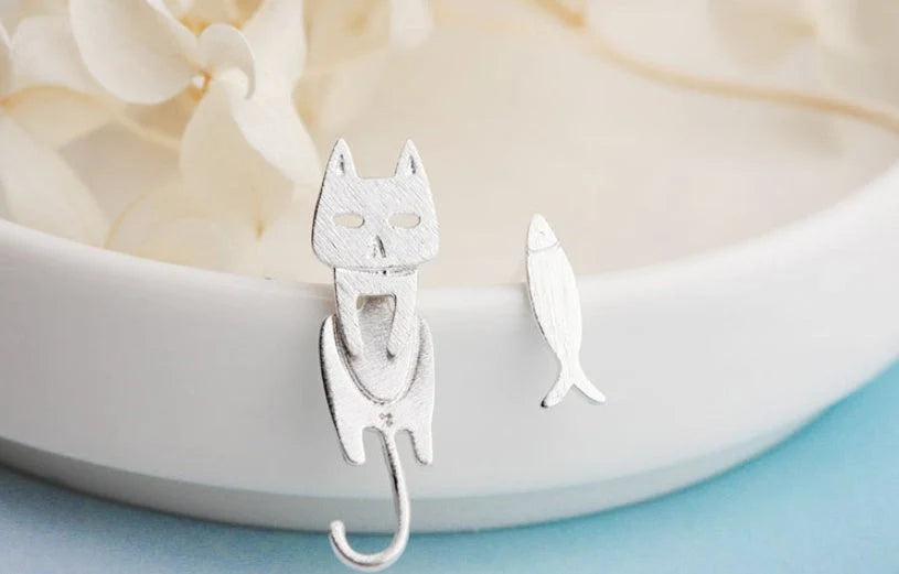 S925 sterling silver stud earrings with cat and fish design, hypoallergenic