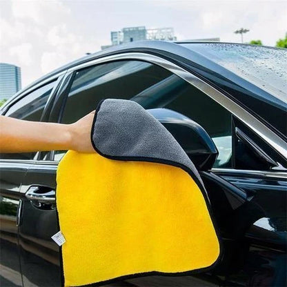 Two-colour double-sided car cleaning towel for scratch-free wash
