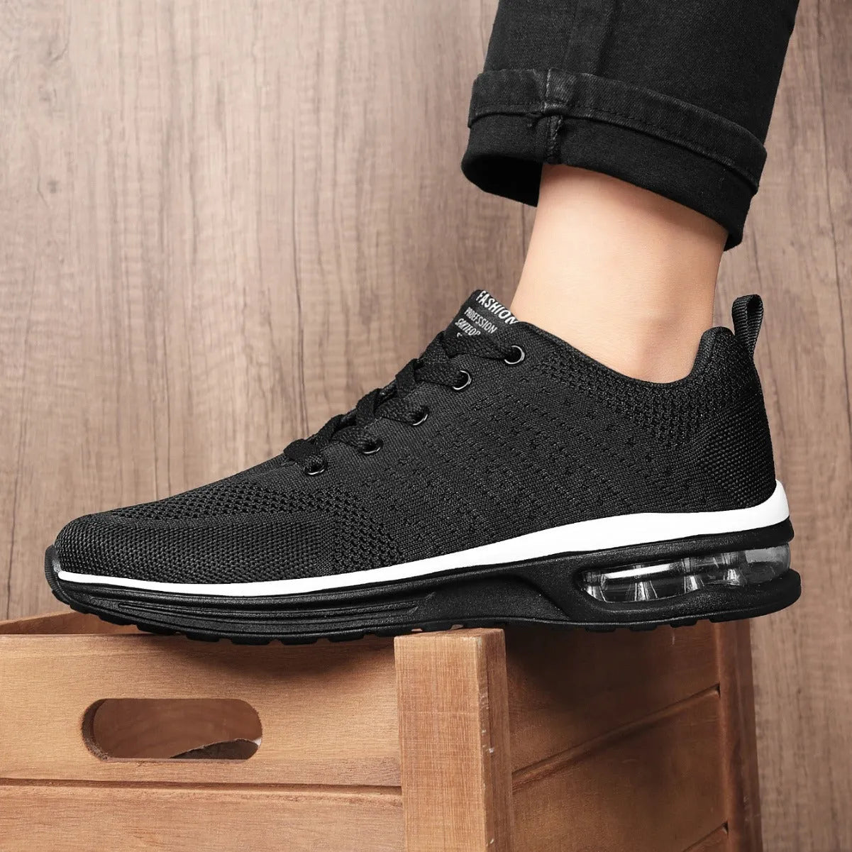 Casual flyknit running shoes in multiple colours with mesh upper and PU sole.