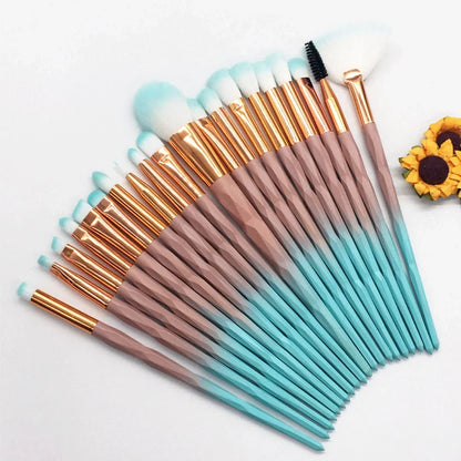 20 makeup brushes with artificial fibre bristles and 16cm plastic handles in organised set
