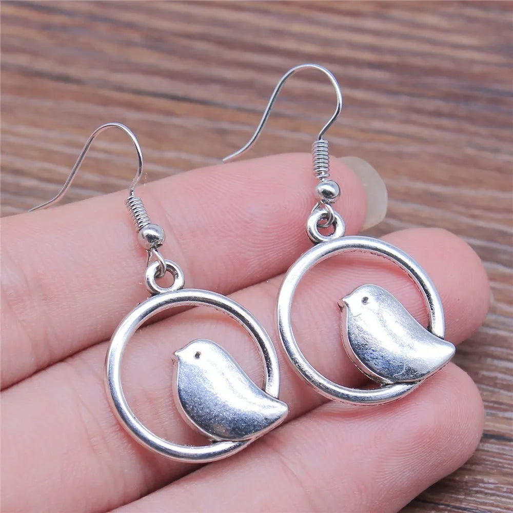 Retro simple handmade ornament bird earrings in ancient silver with zinc alloy body and iron ear hooks
