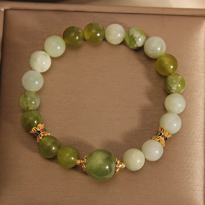 Original design women's bracelet with a green Xiuyan jade stone centrepiece.