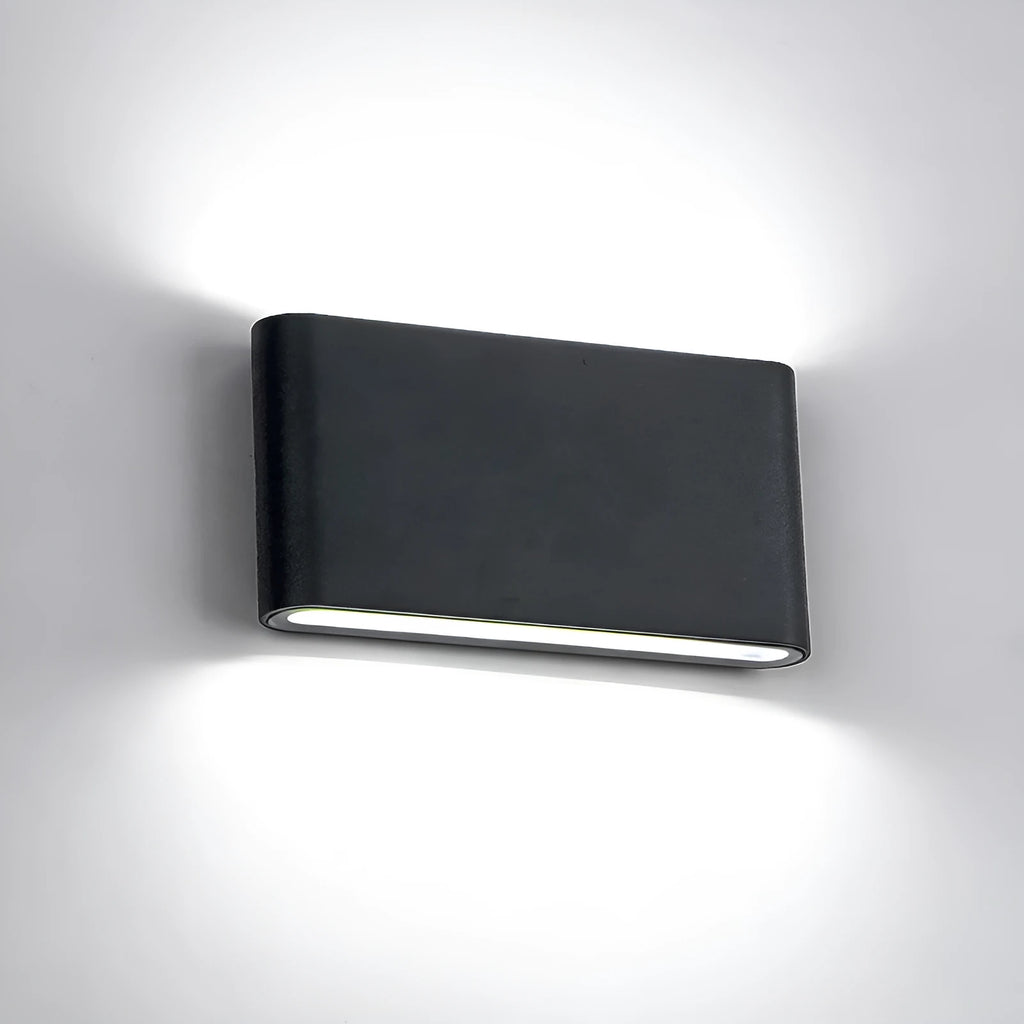 Waterproof aluminium indoor outdoor wall light 6W 12V black on balcony