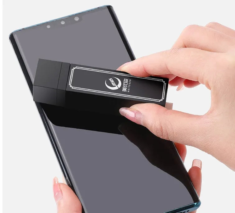Black disposable screen cleaner wipes pack for mobile phones, 40 sheets for decontamination and sterilisation