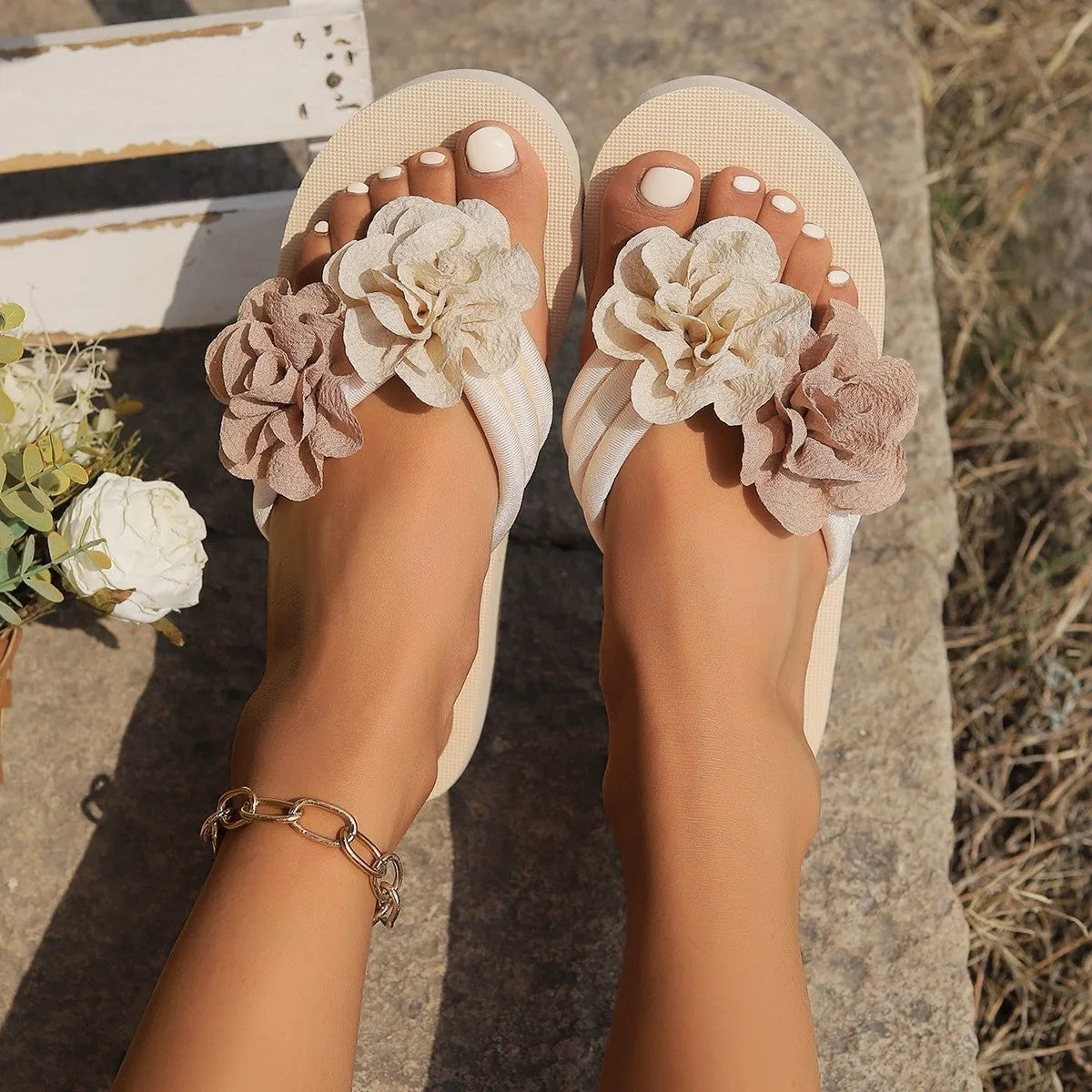 Women's beige Korean-style sandals with a round toe and sponge cake sole