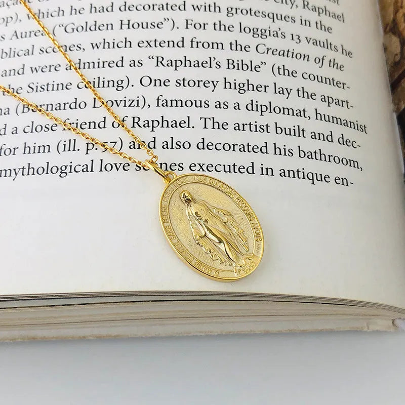 S925 sterling silver vintage embossed portrait coin-style pendant in gold finish on white background