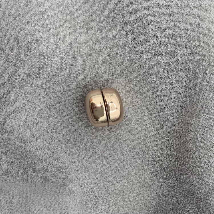 Malaysia Strong Scarf Buckle Macron Round Magnet in painted zinc alloy for secure scarf fastening